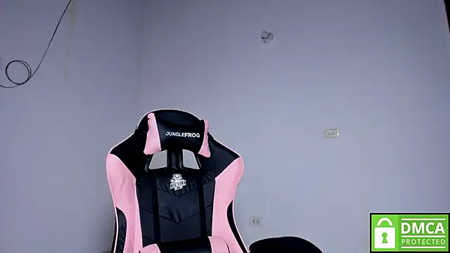 Snapshot of Little_Shaara chatting on October 18, 2025, 10:10 pm Little Shaara online show from October 18, 2025, 10:10 pm