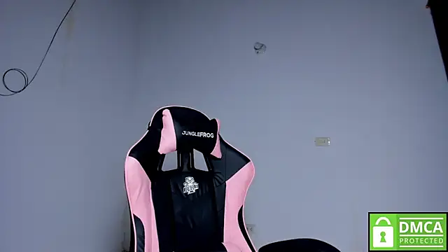 Snapshot of Little_Shaara chatting on November 1, 2025, 8:49 am Little Shaara online show from November 1, 2025, 8:49 am