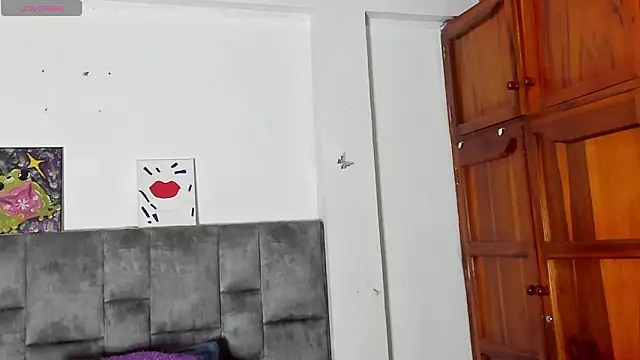 Isangel  online show from November 7, 2025, 3:06 am