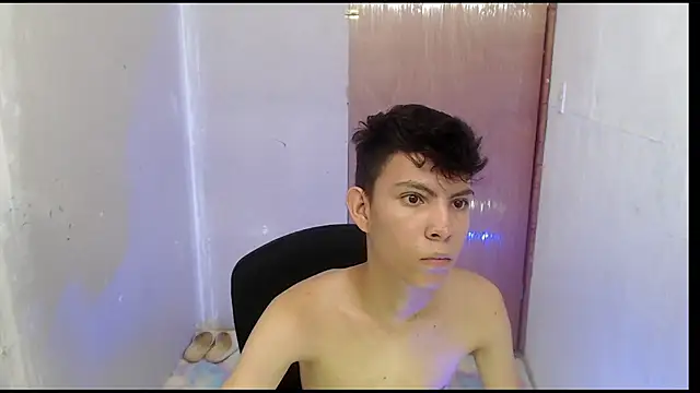 Snapshot of Alexxx_lov chatting on January 29, 2025, 7:11 pm Alexxx lov online show from January 29, 2025, 7:11 pm