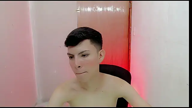 Snapshot of Alexxx_lov chatting on February 11, 2025, 3:29 pm Alexxx lov online show from February 11, 2025, 3:29 pm