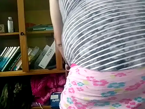 Snapshot of Adrianka chatting on October 20, 2025, 6:58 am Adrianka online show from October 20, 2025, 6:58 am