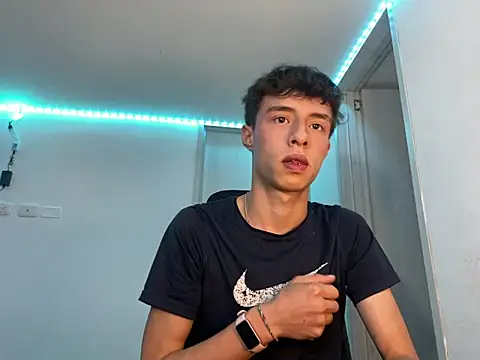 Snapshot of Juanmres chatting on October 10, 2025, 2:54 am Juanmres online show from October 10, 2025, 2:54 am