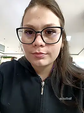 Vale Saenzz online show from March 8, 2025, 5:43 pm