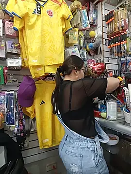 Snapshot of Vale_Saenzz chatting on June 12, 2026, 5:23 pm Vale Saenzz online show from June 12, 2026, 5:23 pm