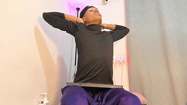 viankaa miller online show from September 22, 2025, 2:57 am