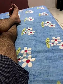 Naughtyy  yy online show from November 26, 2025, 10:27 am