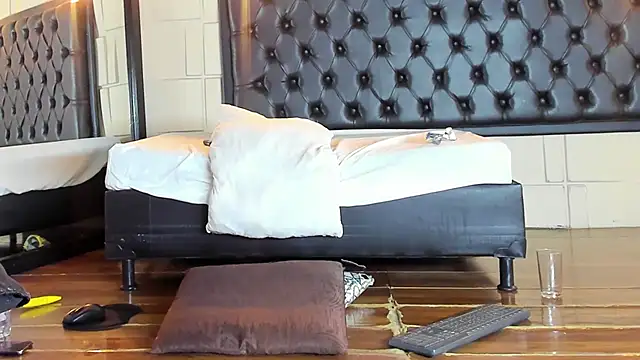 SamanthaMilann online show from March 22, 2025, 8:59 pm