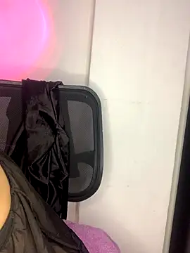 Snapshot of Miss_karol chatting on October 15, 2025, 6:19 pm Miss karol online show from October 15, 2025, 6:19 pm