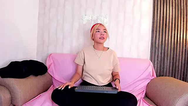 asami kimi online show from February 3, 2025, 7:10 pm