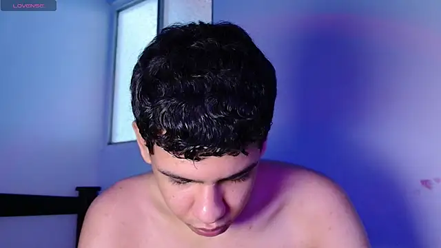 Snapshot of Santiago-Thompson chatting on February 19, 2026, 7:43 pm Santiago-Thompson online show from February 19, 2026, 7:43 pm