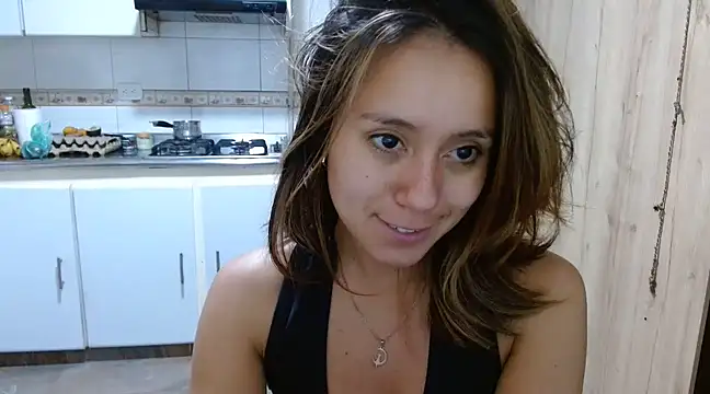 venus11 online show from February 25, 2025, 5:47 pm