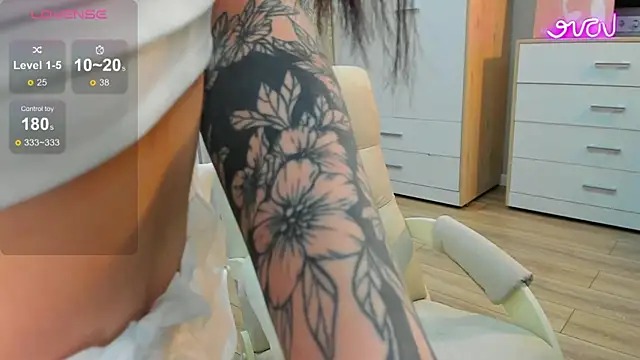  dkny  online show from December 19, 2025, 12:56 pm