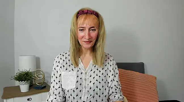 MargaretMilf69 online show from February 7, 2025, 4:14 pm