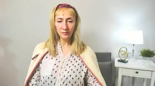 MargaretMilf69 online show from February 19, 2025, 4:33 pm