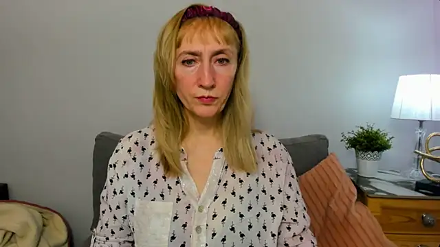 MargaretMilf69 online show from February 25, 2025, 4:21 pm