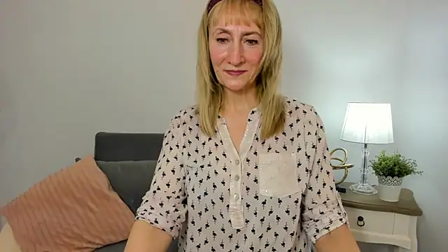 MargaretMilf69 online show from February 28, 2025, 4:31 pm