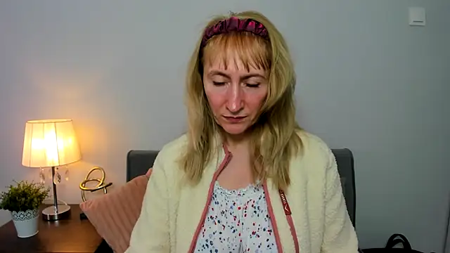 MargaretMilf69 online show from March 7, 2025, 1:40 pm