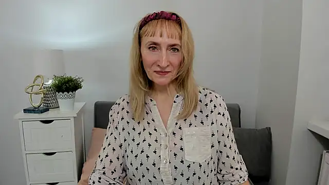 MargaretMilf69 online show from March 9, 2025, 1:37 pm