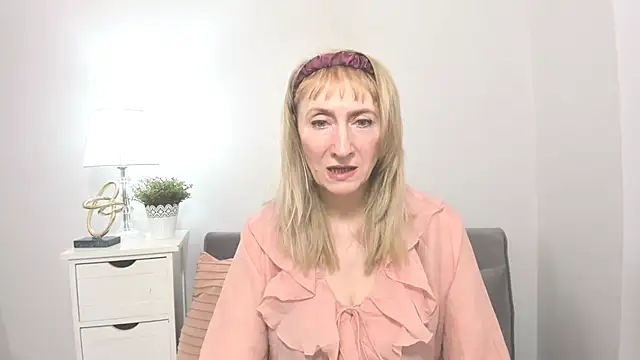 MargaretMilf69 online show from March 14, 2025, 1:24 pm