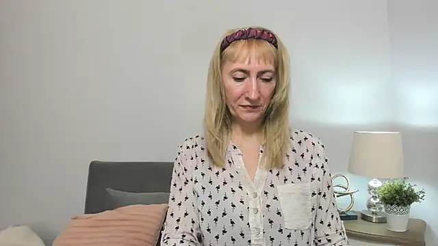 MargaretMilf69 online show from March 22, 2025, 1:30 pm
