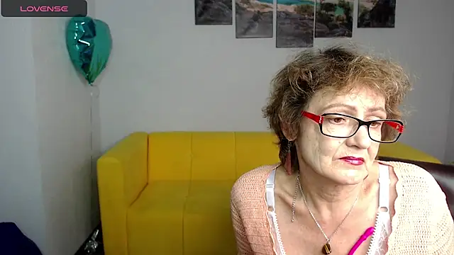 SexyGrandma  online show from March 3, 2025, 9:05 pm