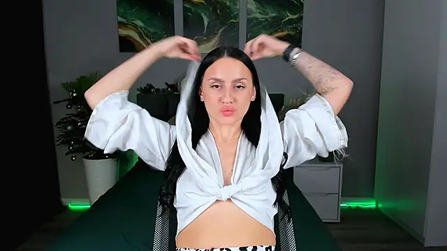 EmiliaBeynard online show from February 3, 2025, 7:31 pm