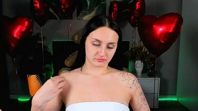 EmiliaBeynard online show from February 17, 2025, 4:48 pm