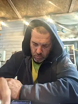 Snapshot of thickdaddy2982 chatting on March 21, 2025, 11:01 am thickdaddy2982 online show from March 21, 2025, 11:01 am