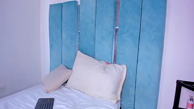 Snapshot of AlexxaSmall chatting on March 21, 2025, 11:55 am AlexxaSmall online show from March 21, 2025, 11:55 am