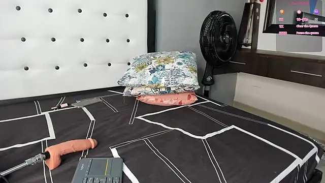 Snapshot of AlexxaSmall chatting on October 4, 2025, 2:31 am AlexxaSmall online show from October 4, 2025, 2:31 am