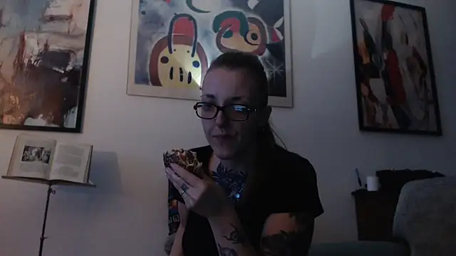 Astrid-Gilbert online show from February 21, 2025, 9:00 pm