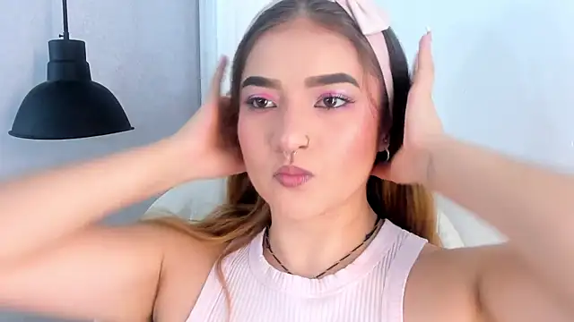 Snapshot of Shanntal_ chatting on October 9, 2025, 7:45 pm Shanntal online show from October 9, 2025, 7:45 pm