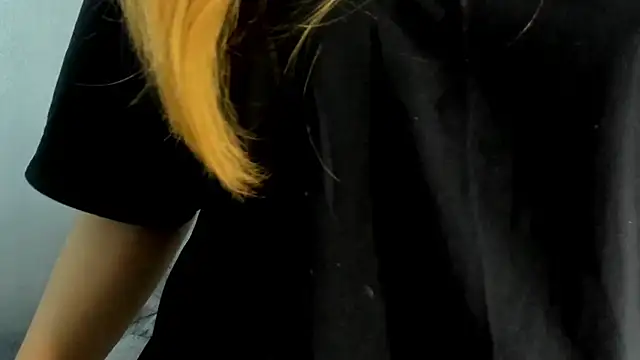 Snapshot of Shanntal_ chatting on October 10, 2025, 7:57 pm Shanntal online show from October 10, 2025, 7:57 pm