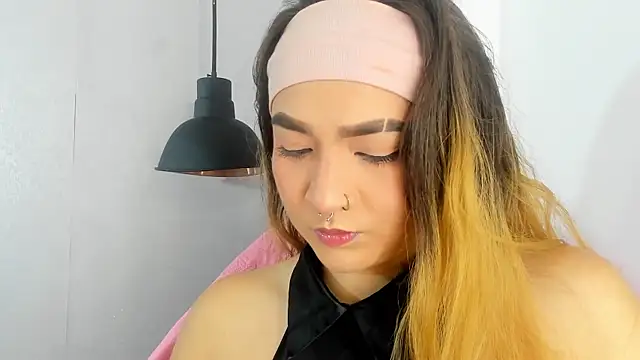 Snapshot of Shanntal_ chatting on October 17, 2025, 2:19 pm Shanntal online show from October 17, 2025, 2:19 pm