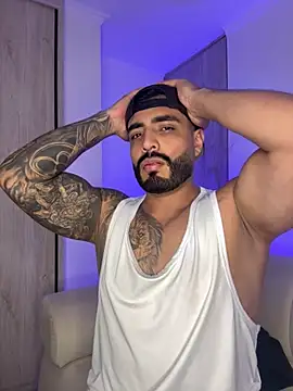 LeandroRusso online show from October 9, 2025, 2:42 am