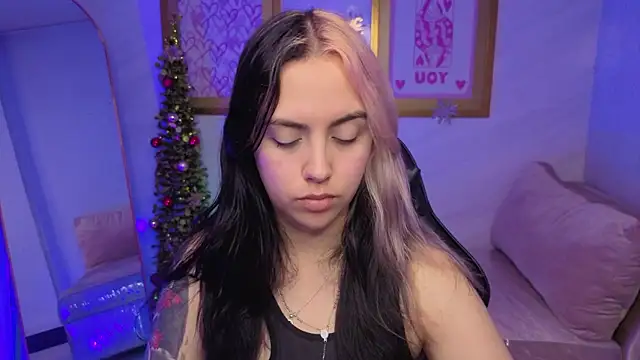 Hela v online show from January 7, 2026, 8:11 pm