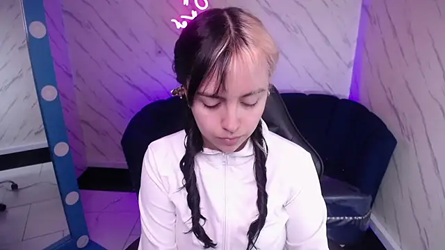 Snapshot of Hela_v chatting on February 7, 2026, 1:04 pm Hela v online show from February 7, 2026, 1:04 pm