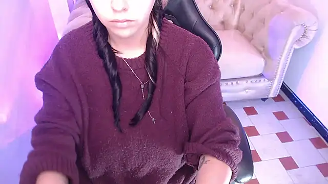 Snapshot of Hela_v chatting on March 6, 2026, 1:07 pm Hela v online show from March 6, 2026, 1:07 pm