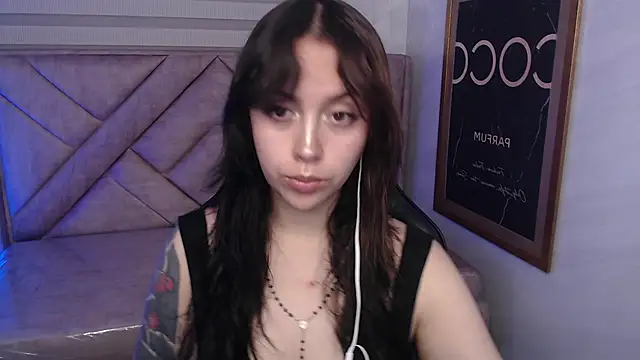 Hela v online show from May 4, 2026, 1:07 pm