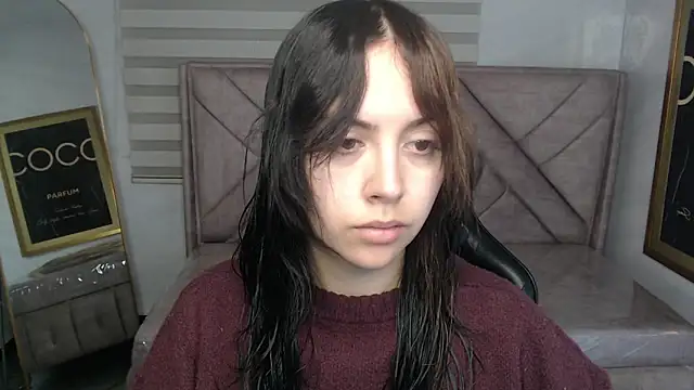 Hela v online show from May 5, 2026, 12:13 pm