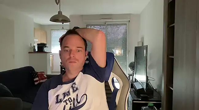 Funnyjul31 online show from February 10, 2025, 2:26 pm