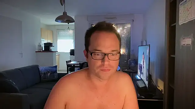 Funnyjul31 online show from September 29, 2025, 4:56 pm