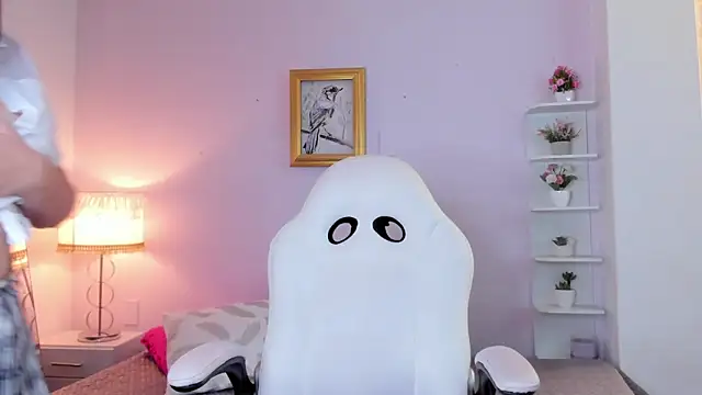 LeilaRasi online show from March 8, 2025, 5:43 pm