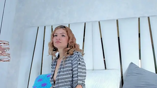 violet gray  online show from January 28, 2025, 4:08 am