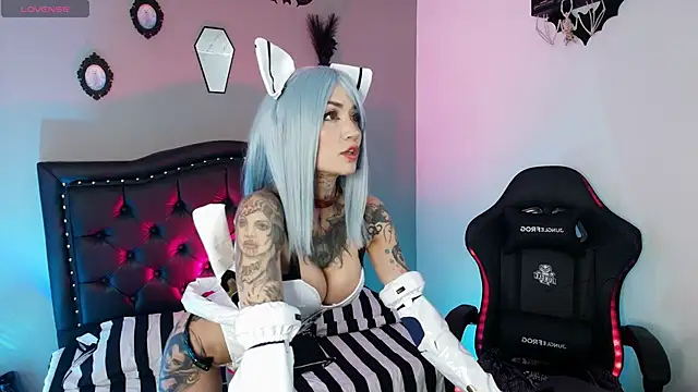 IsisRaichuu  online show from December 19, 2025, 6:04 pm