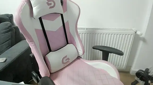 Snapshot of LadyLyanna chatting on February 1, 2025, 3:30 am LadyLyanna online show from February 1, 2025, 3:30 am