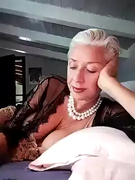 divinaerotica online show from September 9, 2025, 1:32 pm