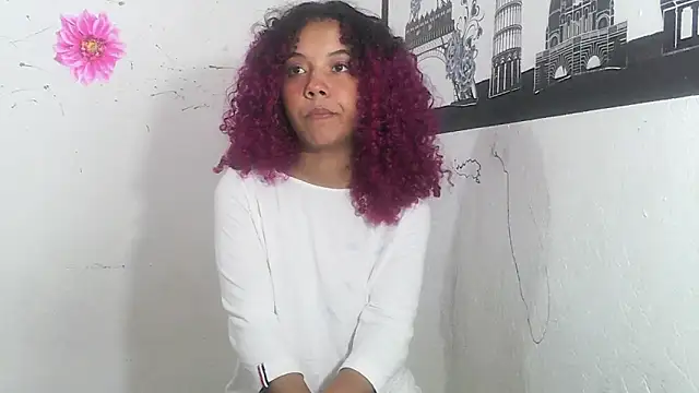Lola-Pretty online show from March 13, 2025, 11:51 am
