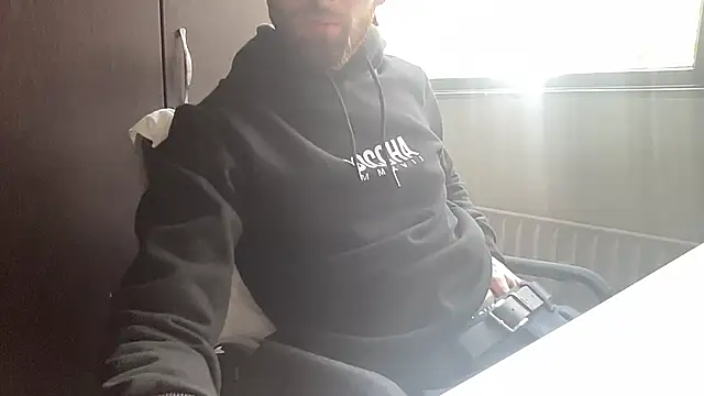 Snapshot of bullyboyy chatting on October 7, 2025, 10:56 am bullyboyy online show from October 7, 2025, 10:56 am